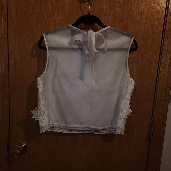 NWT ✨️$50 Marc New York Andrew Marc White Floral Lace Blouse - Picture 3 of 6